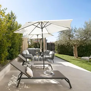 House Noe- With Hot Tub Bale